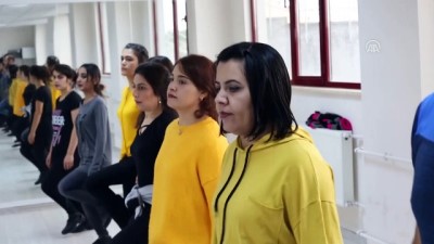 Diyarbakır'da Öğrencilere Horon Eğitimi