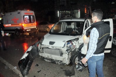 Otomobil Direğe Çarptı Açıklaması 1 Yaralı