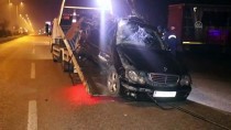 Otomobil Park Halindeki Tıra Çarptı Açıklaması 1 Ölü, 2 Yaralı