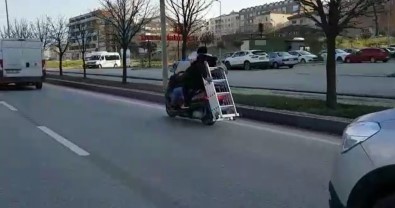 (Özel) Motosikletle Trafikte Merdiven Taşıdılar