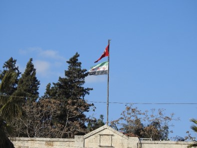 Afrin'de Bir Yıl Önce Asılan Türk Bayrağı Dalgalanmaya Devam Ediyor