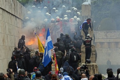 Atina'da Prespa Anlaşması Protesto Ediliyor