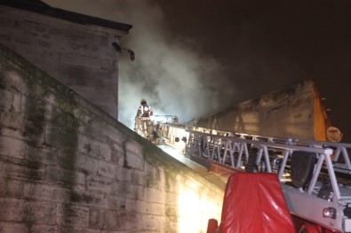 Fatih'te Çıkan Yangında 1 Kişi Hayatını Kaybetti