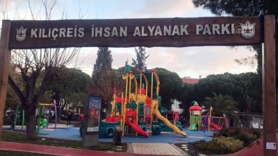 İzmir'de Bir Kişi Parkta Ölü Bulundu