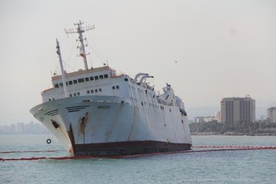 Karaya Oturan Geminin Çevresine Bariyer Çekildi