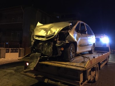 Kırşehir'de Kaza Açıklaması 2 Yaralı