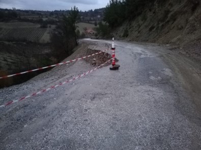 Manisa'da Göçen Yolu Ekipler Tarafından Onarıldı