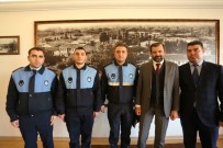 YENIDOĞAN - Yangını Fark Eden Zabıta Mahsur Kalan Kız Çocuğunu Kurtardı