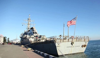 ABD Savaş Gemisi Batum'a Demir Attı