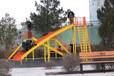 Afganistan'da Kadınlar Bahçesi İçin Çocuk Oyun Parkı Ve Dinlenme Alanı