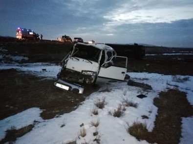 Aksaray'da Minibüsler Çarpıştı Açıklaması 21 Yaralı