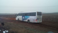 YOLCU OTOBÜSÜ - Ankara-Eskişehir Yolunda Otobüs Kazası Açıklaması 3 Yaralı