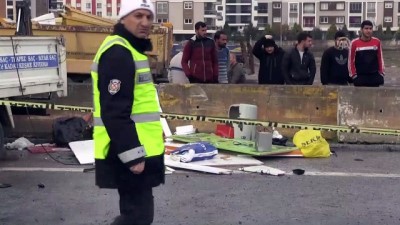 Aydın'da Kamyonet Beton Bariyere Çarptı Açıklaması 1 Ölü, 3 Yaralı