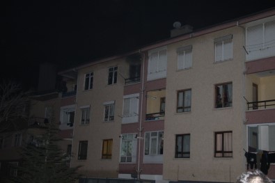 Başkent'te Bir Apartmanda Yangın Çıktı Açıklaması 1 Yaralı