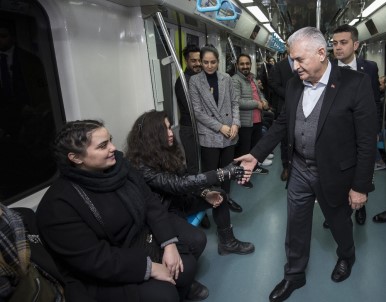 Binali Yıldırım Marmaray'a Bindi