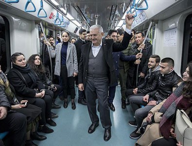 Binali Yıldırım Marmaray ile yolculuk yaptı