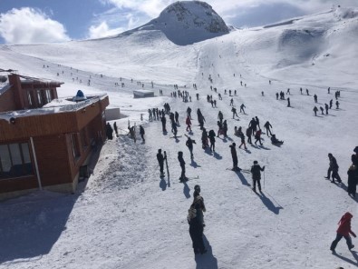 Hakkari'deki Kayak Merkezi Hafta İçi De Hizmet Vermeye Başladı