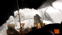KAR KALINLIĞI - Karla Mücadele Ekiplerinin Gece Mesaisi