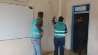 ZAFER KARAMEHMETOĞLU - Kırıkhan'da Yükümlüler Okul Boyadı