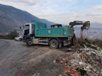 KARAALI - Kırkağaç'ta Kaçak Dökülen Hafriyat Temizlendi