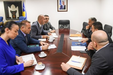 Kosova Başbakanı Haradinaj'dan Önerilen Zamma Sendikalardan Ret