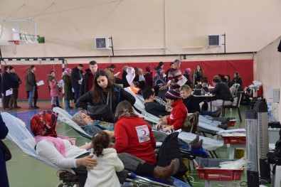 Lapseki'de Öykü Arin İçin Kan Bağışı Kampanyası Gerçekleştirildi