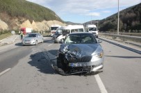 Otomobil Minibüse Çarptı Açıklaması 3 Yaralı