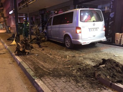 (Özel) Trafik Polisine Vurmaya Çalışan Alkollü Sürücüyü Vatandaşlar Linç Etmek İstedi