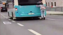 (Özel) Unkapanı Köprüsü'nde Patenli Gencin Tehlikeli Yolculuğu Kamerada
