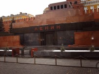 ATOM BOMBASı - Rusya Lenin'in Naaşını Konuşuyor