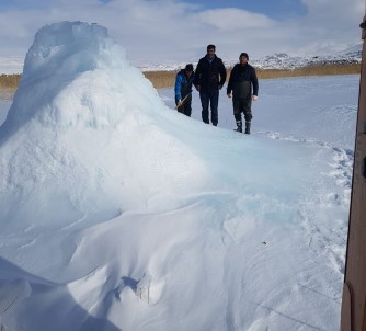 Su Borusunun Patlamasıyla Buz Dağı Oluştu