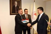 KAR KALINLIĞI - Antarktika'da Türk Bayrağı Dalgalanacak