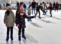 LİSE ÖĞRENCİSİ - Büyükşehir Belediyesi'nden Ücretsiz Buz Pisti Keyfi
