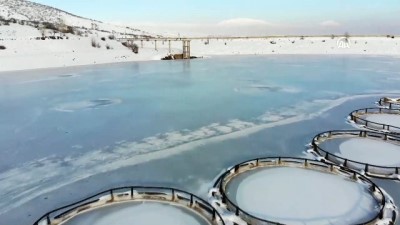 Erzincan'daki Göyne Sulama Barajı Buz Tuttu
