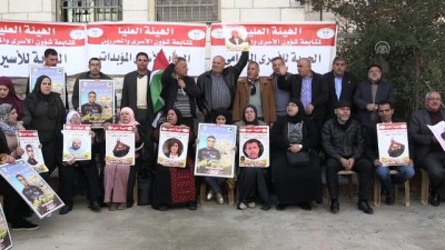 Filistinlilerden Ofer Cezaevindeki Tutuklulara Destek Gösterisi