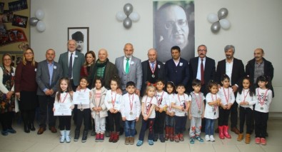 Kartallı Minikler Uğur Mumcu'yu Satranç Turnuvasında Andı