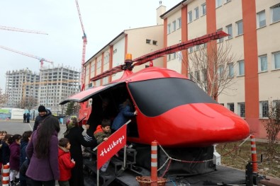 (Özel) Öğrenciler İçin Gerçeğini Aratmayan Helikopter Tasarladı