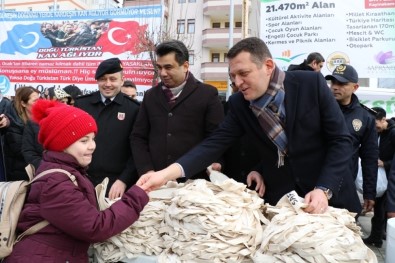 Pet Şişeleri Veren Bez Torbaları Aldı