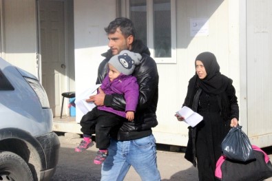Suriyeliler Bir Daha Dönmemek Üzere Ülkelerine Gidiyor
