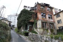 RİZE BELEDİYESİ - Tinercilerin Mekanı Haline Gelen Bina Yıkıldı