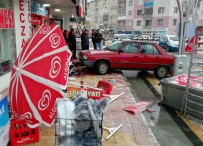 ÇEÇENISTAN - Tokat'ta Otomobilin İş Yerine Çarpması Güvenlik Kamerasına Yansıdı