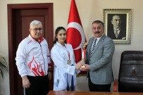 GAFFAR OKKAN - Arifiyeli Karatecilerden Başkan Karakullukçu'ya Ziyaret