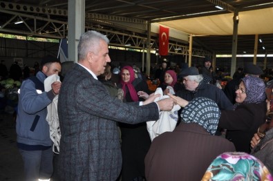 Başkan Karataş Vatandaşlara Bez  Torba Dağıttı