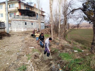 Hisarcık'ta Sulama Kanallarında Temizlik Erken Başladı