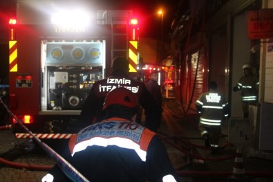 İzmir Kemeraltı'nda Çıkan Yangın Paniğe Neden Oldu