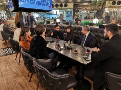 Öğrencilerin Sosyal Medya'dan Çay Davetine İsmail Erdem'den Sürpriz Cevap