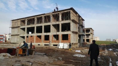 Okul İnşaat Çalışmaları Devam Ediyor