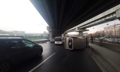 (Özel) Bayrampaşa'da Kaza Yapan Araç Yan Yattı, Trafik Felç Oldu