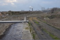 YAĞMURLU - Boya Fabrikalarının Büyük Menderes Nehri'ne Akan Dereyi Kirlettiği İddiası