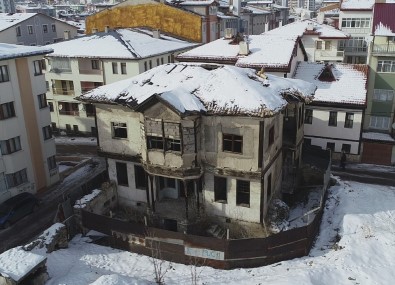 Sivas'ta Tarihi Konak Tehlike Saçıyor